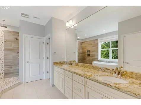 14203 Se Pine Court Portland OR 97233