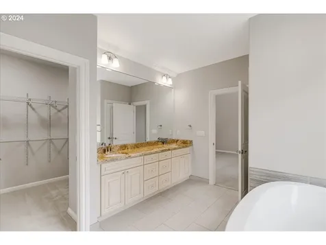 14203 Se Pine Court Portland OR 97233