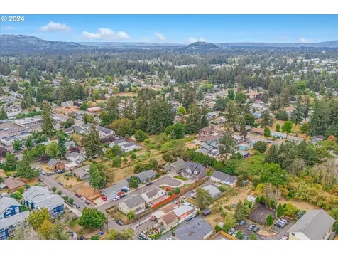 14203 Se Pine Court Portland OR 97233