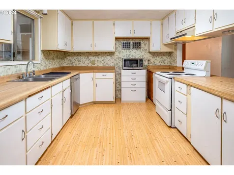 25683 Perkins Road Veneta OR 97487