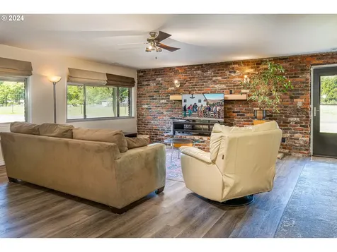 25683 Perkins Road Veneta OR 97487