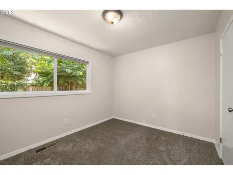 8727 N Washburne Avenue Portland OR 97217