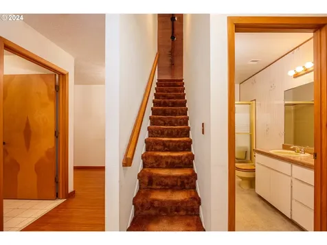 40143 Deerhorn Road Springfield OR 97478