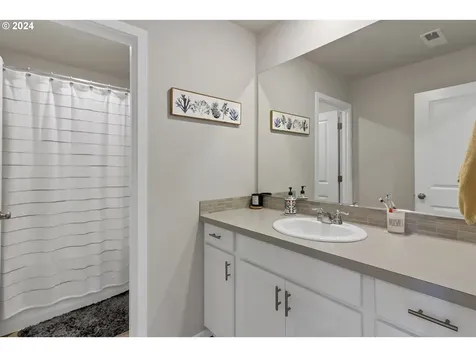 2301 Halter Drive Woodburn OR 97071