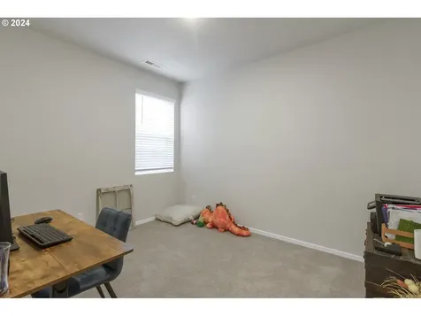 2301 Halter Drive Woodburn OR 97071