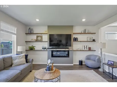 2301 Halter Drive Woodburn OR 97071
