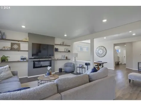 2301 Halter Drive Woodburn OR 97071