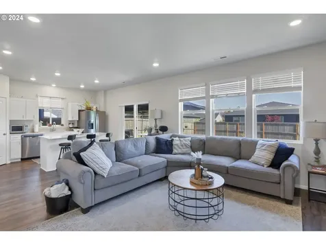 2301 Halter Drive Woodburn OR 97071