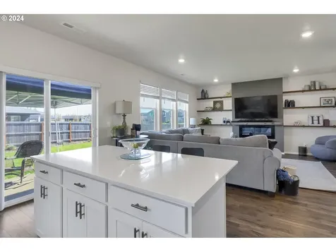 2301 Halter Drive Woodburn OR 97071