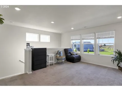 2301 Halter Drive Woodburn OR 97071