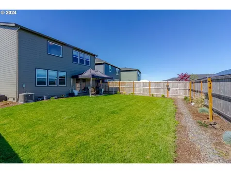 2301 Halter Drive Woodburn OR 97071
