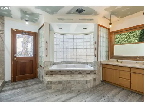 17610 NE 36th Way Vancouver WA 98682