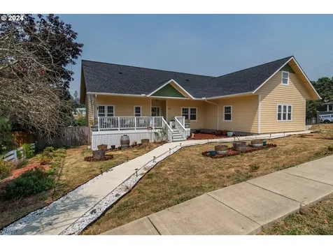 525 Oak Street Oakland OR 97462