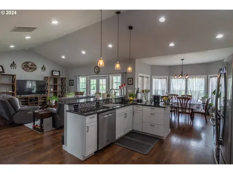 525 Oak Street Oakland OR 97462