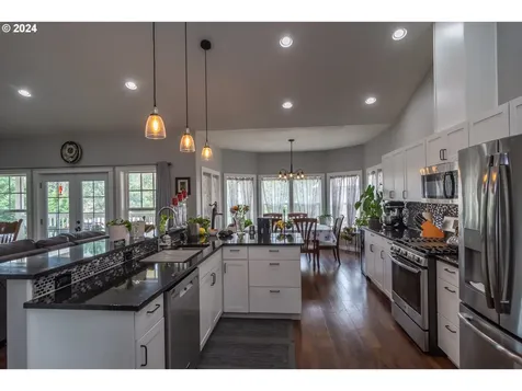 525 Oak Street Oakland OR 97462