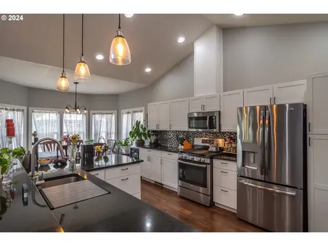 525 Oak Street Oakland OR 97462