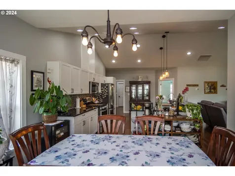 525 Oak Street Oakland OR 97462