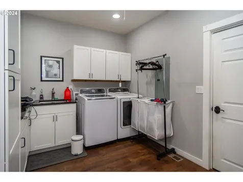 525 Oak Street Oakland OR 97462