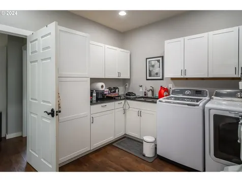 525 Oak Street Oakland OR 97462
