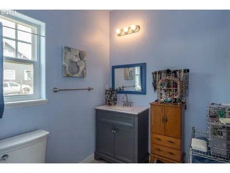 525 Oak Street Oakland OR 97462