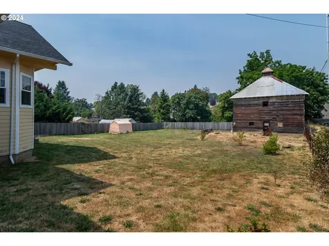 525 Oak Street Oakland OR 97462