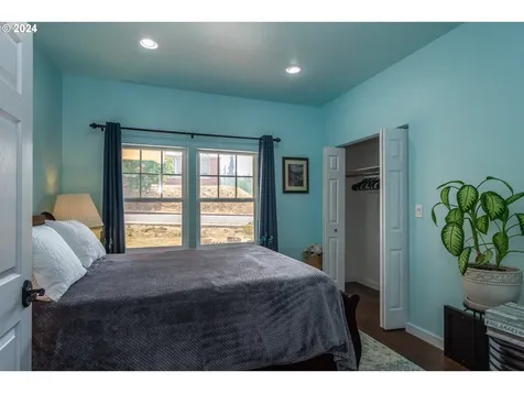 525 Oak Street Oakland OR 97462