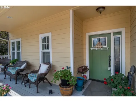 525 Oak Street Oakland OR 97462