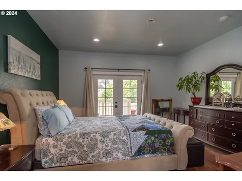 525 Oak Street Oakland OR 97462