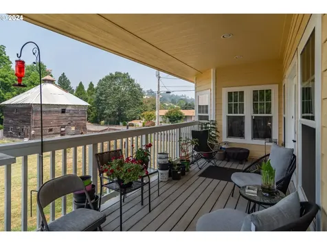525 Oak Street Oakland OR 97462