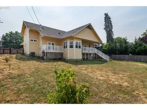 525 Oak Street Oakland OR 97462