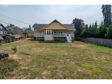 525 Oak Street Oakland OR 97462
