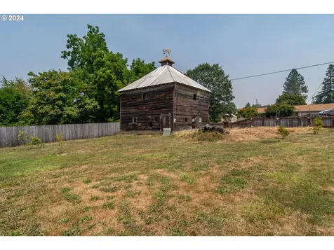 525 Oak Street Oakland OR 97462