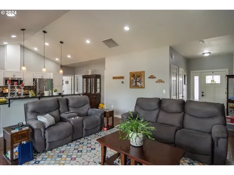 525 Oak Street Oakland OR 97462