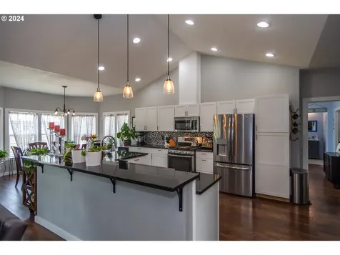 525 Oak Street Oakland OR 97462