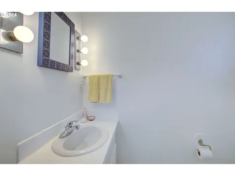 4911 NW 122nd Street Vancouver WA 98685