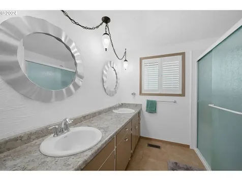 1680 Curtin Road Cottage Grove OR 97424