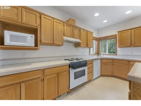 14990 Se Pioneer Drive Clackamas OR 97015