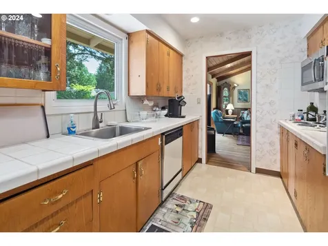 2390 South Shore Boulevard Lake Oswego OR 97034