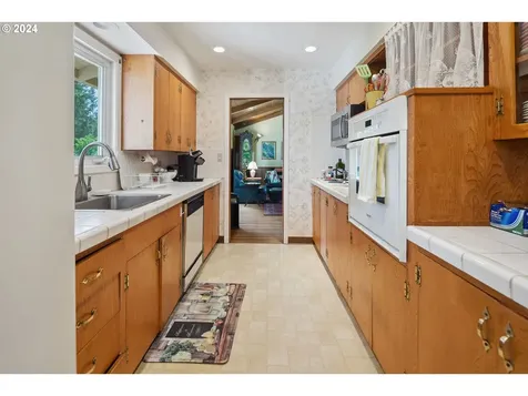 2390 South Shore Boulevard Lake Oswego OR 97034