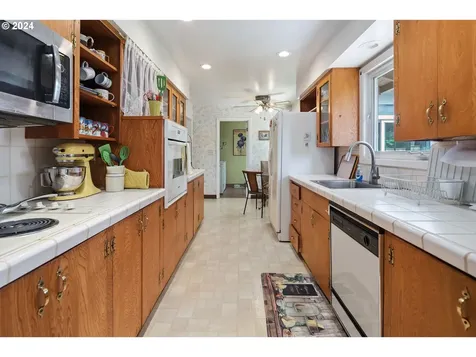 2390 South Shore Boulevard Lake Oswego OR 97034