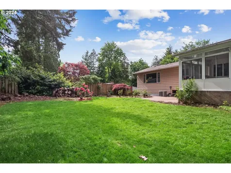 2390 South Shore Boulevard Lake Oswego OR 97034