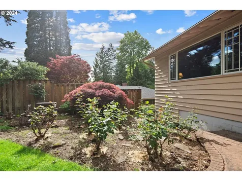 2390 South Shore Boulevard Lake Oswego OR 97034