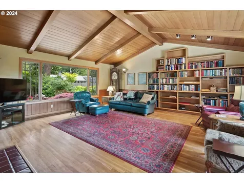 2390 South Shore Boulevard Lake Oswego OR 97034