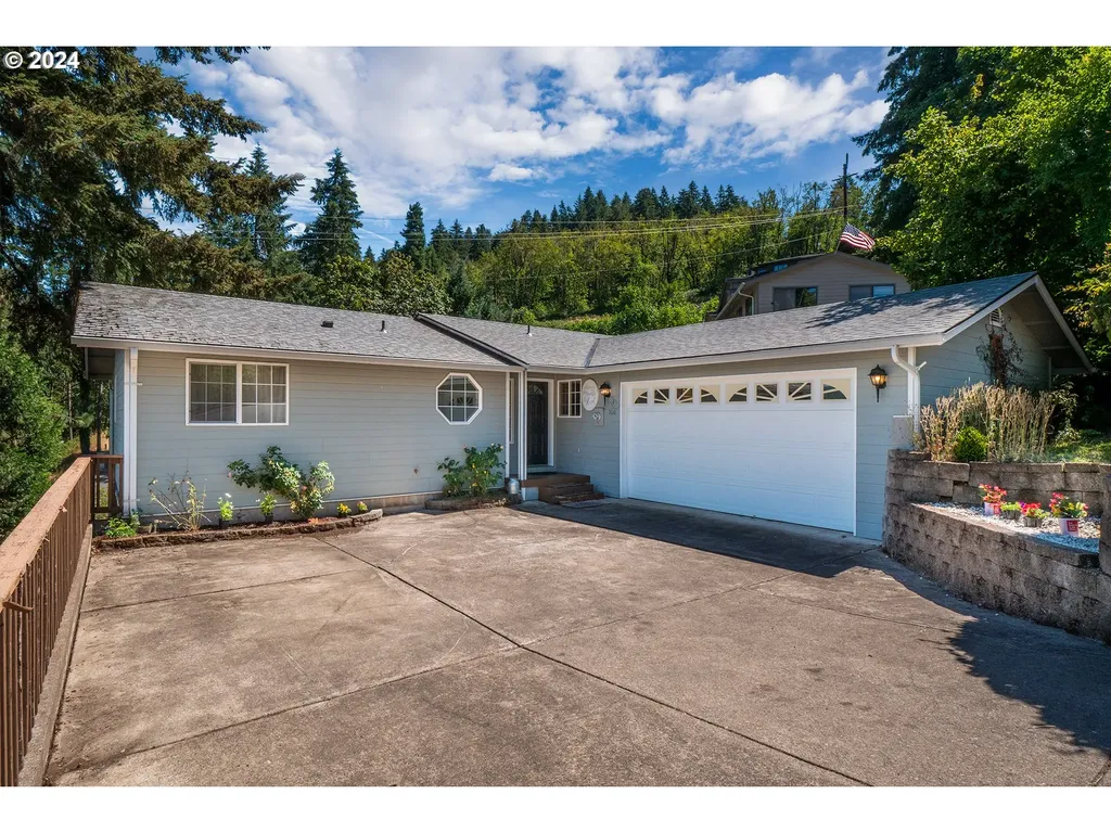 360 S 22nd Street Cottage Grove OR 97424