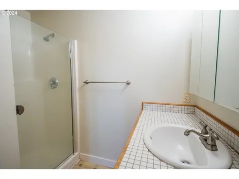 360 S 22nd Street Cottage Grove OR 97424