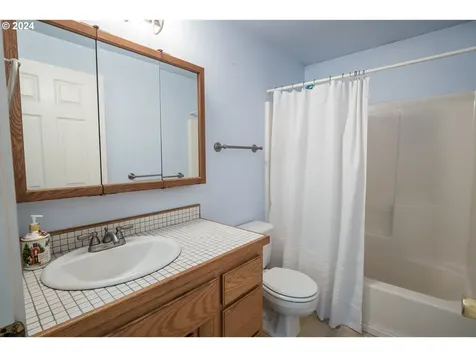 360 S 22nd Street Cottage Grove OR 97424
