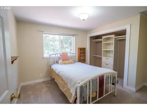 360 S 22nd Street Cottage Grove OR 97424