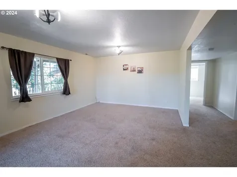 360 S 22nd Street Cottage Grove OR 97424