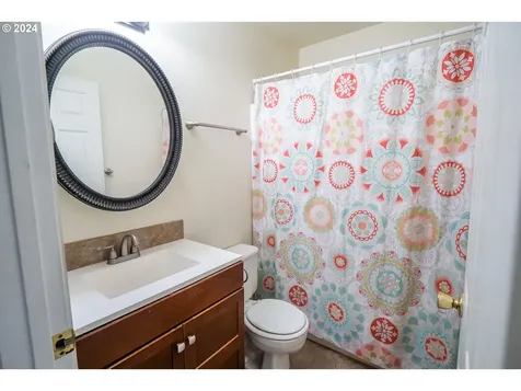 360 S 22nd Street Cottage Grove OR 97424