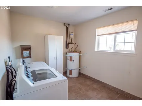 360 S 22nd Street Cottage Grove OR 97424